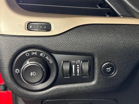 Used 2018 Jeep Cherokee Limited w/ High Altitude Package AWD/4WD image 18