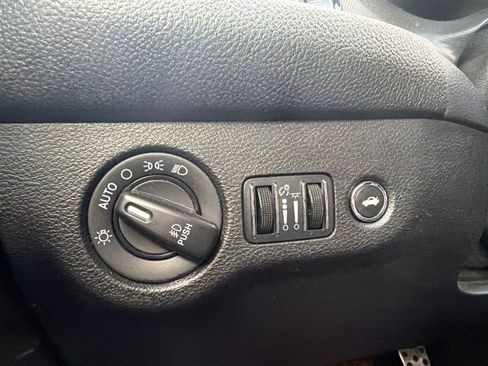 Used 2016 Dodge Challenger SXT Plus RWD image 21