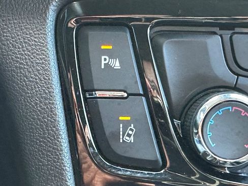 Used 2022 Buick Encore Preferred w/ Safety Package II AWD/4WD image 40