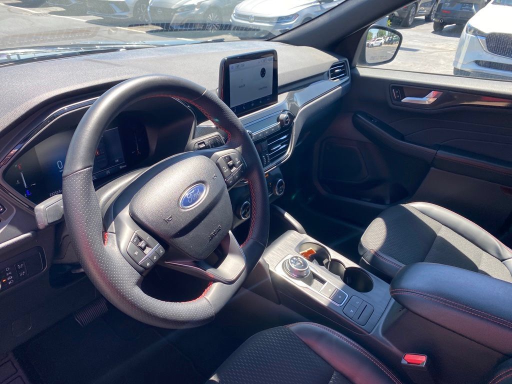 Used 2025 Ford Escape ST-Line AWD/4WD image 13