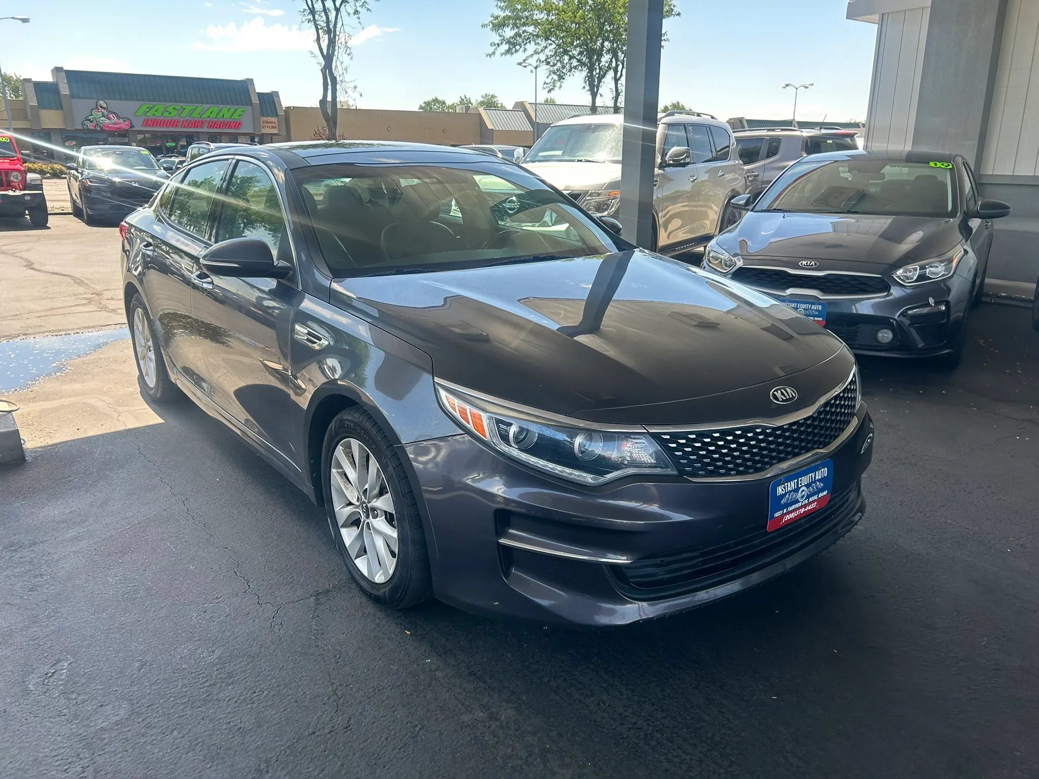 Used 2017 Kia Optima EX w/ Premium Package FWD image 2