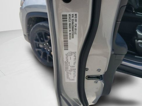 Used 2022 Jeep Compass Latitude FWD image 27