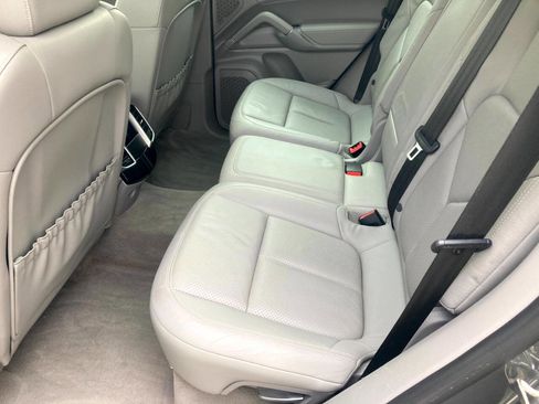 Used 2014 Porsche Cayenne image 31