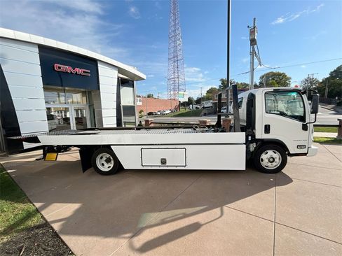 Used 2024 Chevrolet Low Cab Forward 5500XD image 8