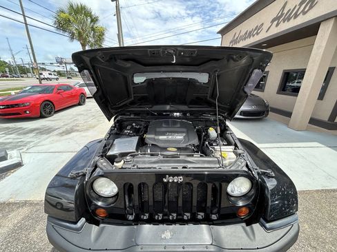 Used 2012 Jeep Wrangler Rubicon AWD/4WD image 9