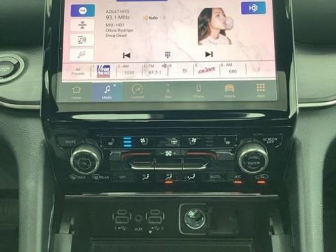 Certified 2023 Jeep Grand Cherokee Overland w/ Adv Protech Group III AWD/4WD image 32