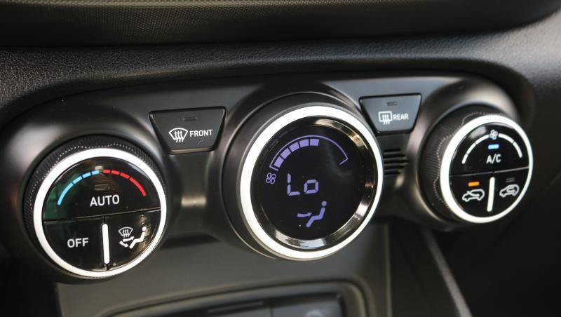 Used 2025 Hyundai Venue Limited FWD image 14
