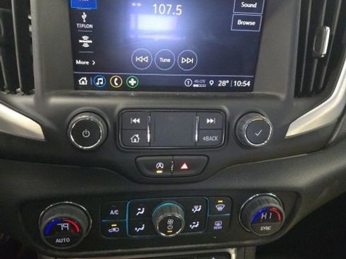 Used 2024 GMC Terrain SLT image 16