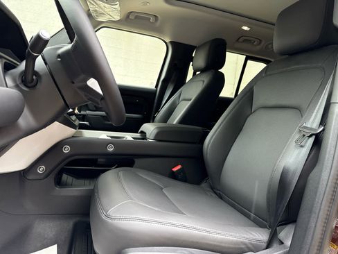 Used 2025 Land Rover Defender 130 S image 13