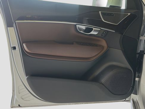 Used 2019 Volvo XC90 T6 Momentum w/ Protection Package Premier image 17