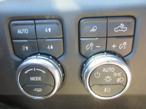 New 2026 GMC Sierra 2500 AT4 w/ AT4 Premium Plus Package image 18