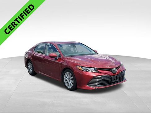 Used 2019 Toyota Camry LE FWD image 3