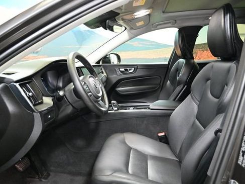 Used 2024 Volvo XC60 B5 Core AWD/4WD image 21