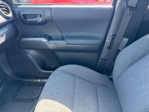Certified 2019 Toyota Tacoma TRD Off-Road w/ TRD Premium Off Road Package AWD/4WD image 30