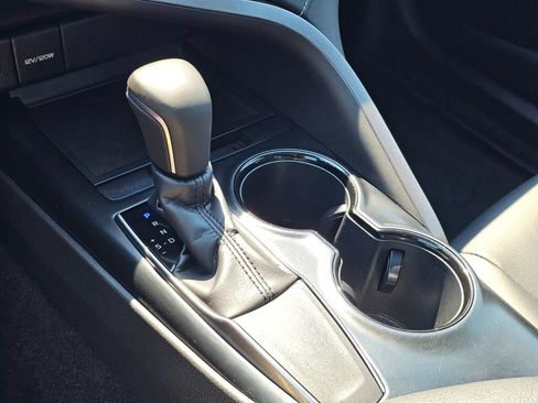 Used 2018 Toyota Camry SE w/ Moonroof Package FWD image 20