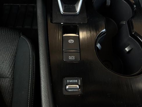 Used 2025 Nissan Rogue SV FWD image 23