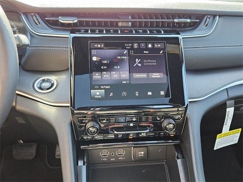 New 2025 Jeep Grand Cherokee Altitude image 18