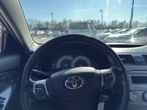 Used 2011 Toyota Camry SE w/ SE Extra-Value Pkg #1 FWD image 11