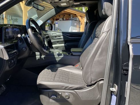 Certified 2024 Cadillac Escalade ESV V w/ LPO, ONYX Package AWD/4WD image 14
