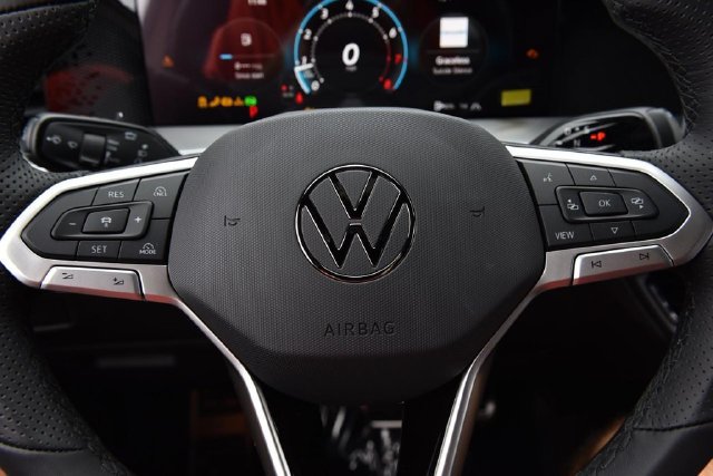 New 2026 Volkswagen Tiguan SE R-Line AWD/4WD image 18