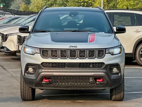 Used 2025 Jeep Compass Trailhawk AWD/4WD image 8