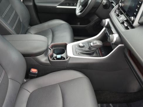Used 2021 Toyota RAV4 Limited AWD/4WD image 19