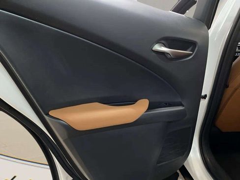 Used 2019 Lexus UX 250h w/ Premium Package image 90