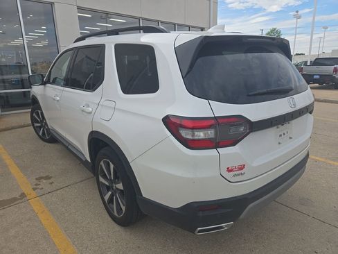 Used 2024 Honda Pilot Touring image 5