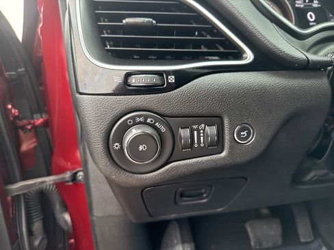 Certified 2019 Jeep Cherokee Latitude Plus AWD/4WD image 16
