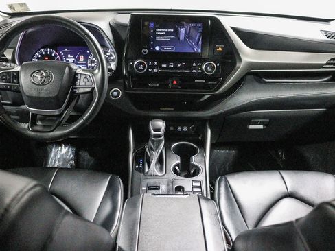 Used 2023 Toyota Highlander XLE FWD image 15