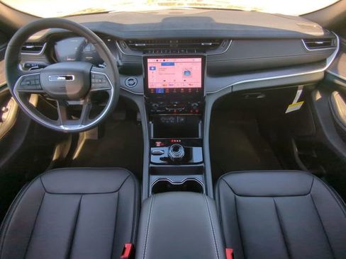 New 2025 Jeep Grand Cherokee Limited w/ Black Appearance Package image 18