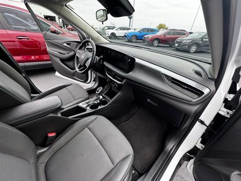 Used 2025 Buick Encore GX Preferred w/ Comfort Package image 11