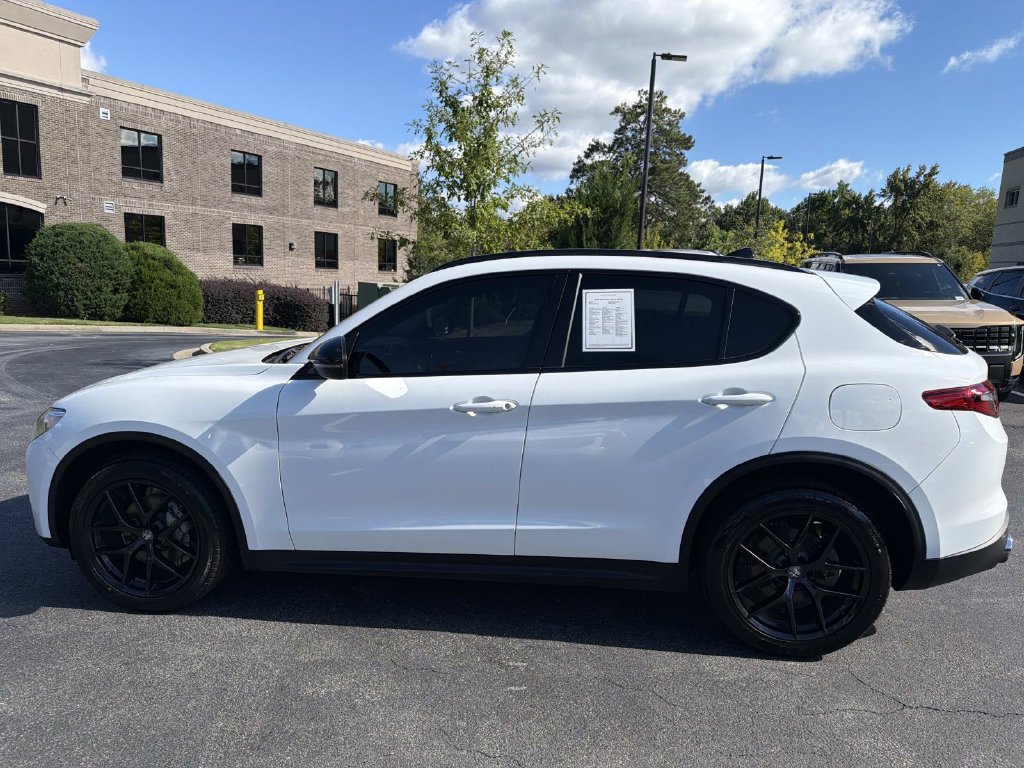 Used 2021 Alfa Romeo Stelvio Sprint w/ Nero Edizione RWD image 6