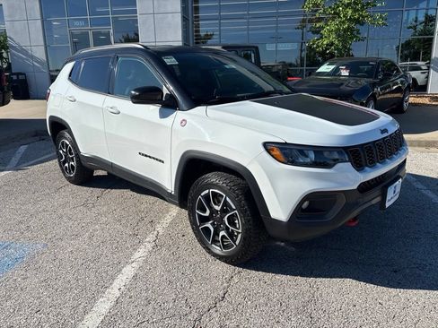 Used 2025 Jeep Compass Trailhawk AWD/4WD image 6