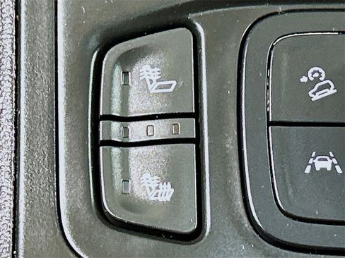 Used 2022 GMC Terrain SLT w/ LPO, 'HIT The Road' Package image 17