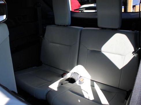 Used 2025 Mitsubishi Outlander SE FWD image 41