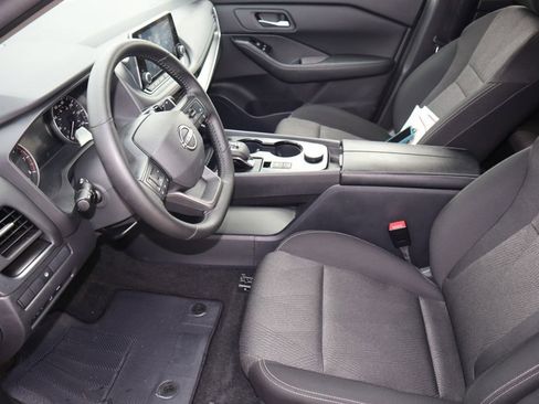 Certified 2025 Nissan Rogue SV AWD/4WD image 16