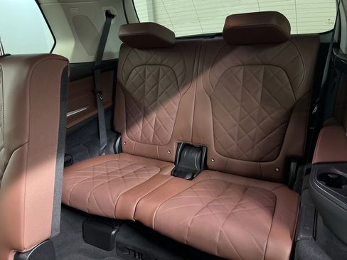 Used 2023 BMW X7 xDrive40i w/ Premium Package image 31