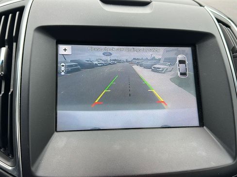 Used 2018 Ford Edge Titanium w/ Equipment Group 302A AWD/4WD image 20