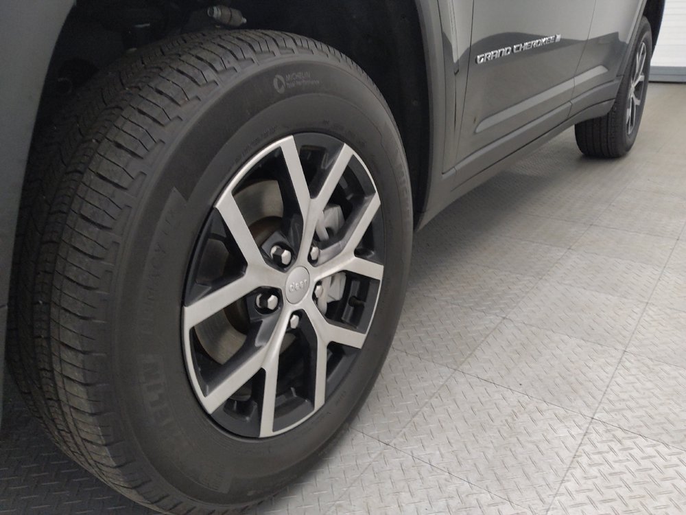 Used 2023 Jeep Grand Cherokee Limited AWD/4WD image 31