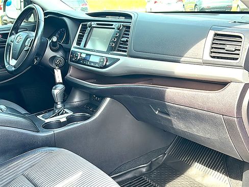 Used 2018 Toyota Highlander Plus image 23