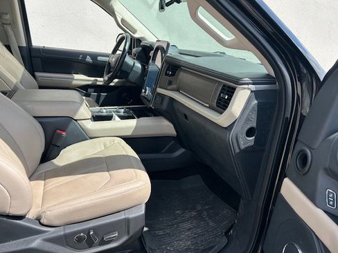 Used 2023 Ford Expedition Max Limited image 17