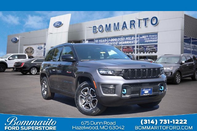 Used 2024 Jeep Grand Cherokee Trailhawk AWD/4WD image 1