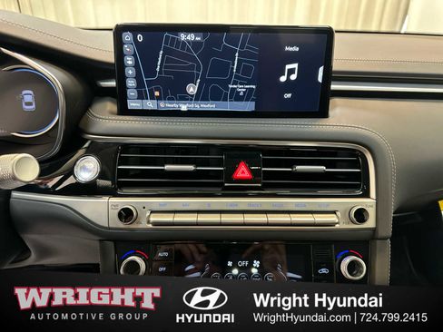 Certified 2025 Genesis G70 2.5T image 24