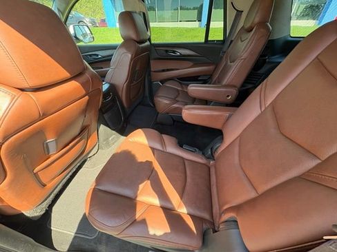 Used 2017 Cadillac Escalade Premium Luxury AWD/4WD image 31