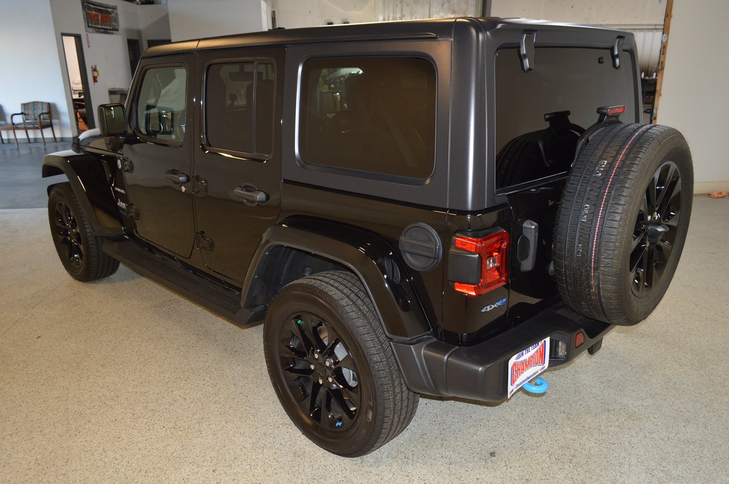 Used 2022 Jeep Wrangler Unlimited Sahara w/ Cold Weather Group AWD/4WD image 5
