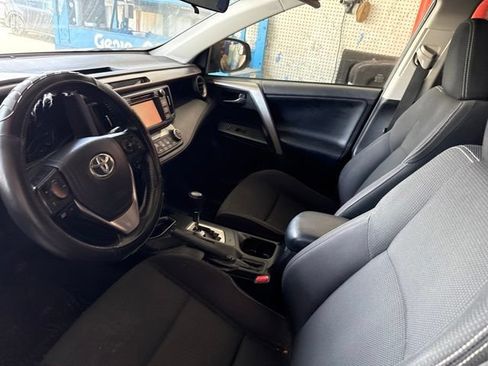 Used 2018 Toyota RAV4 XLE w/ All Weather Liner Package FWD image 5