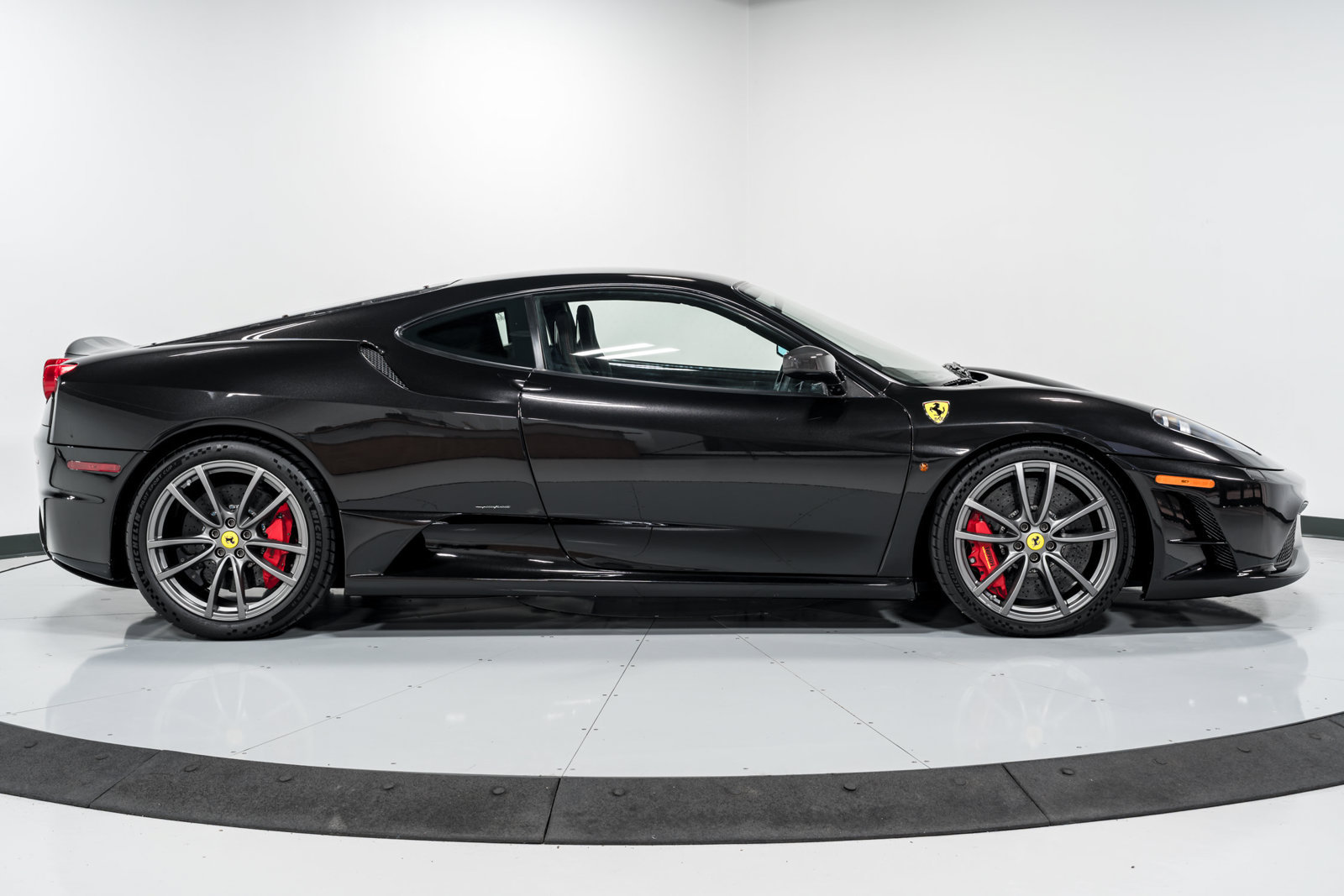 Used 2009 Ferrari F430 Scuderia RWD image 2