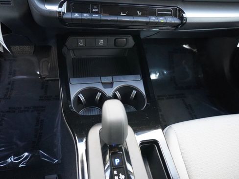 Used 2025 Toyota Prius LE image 15