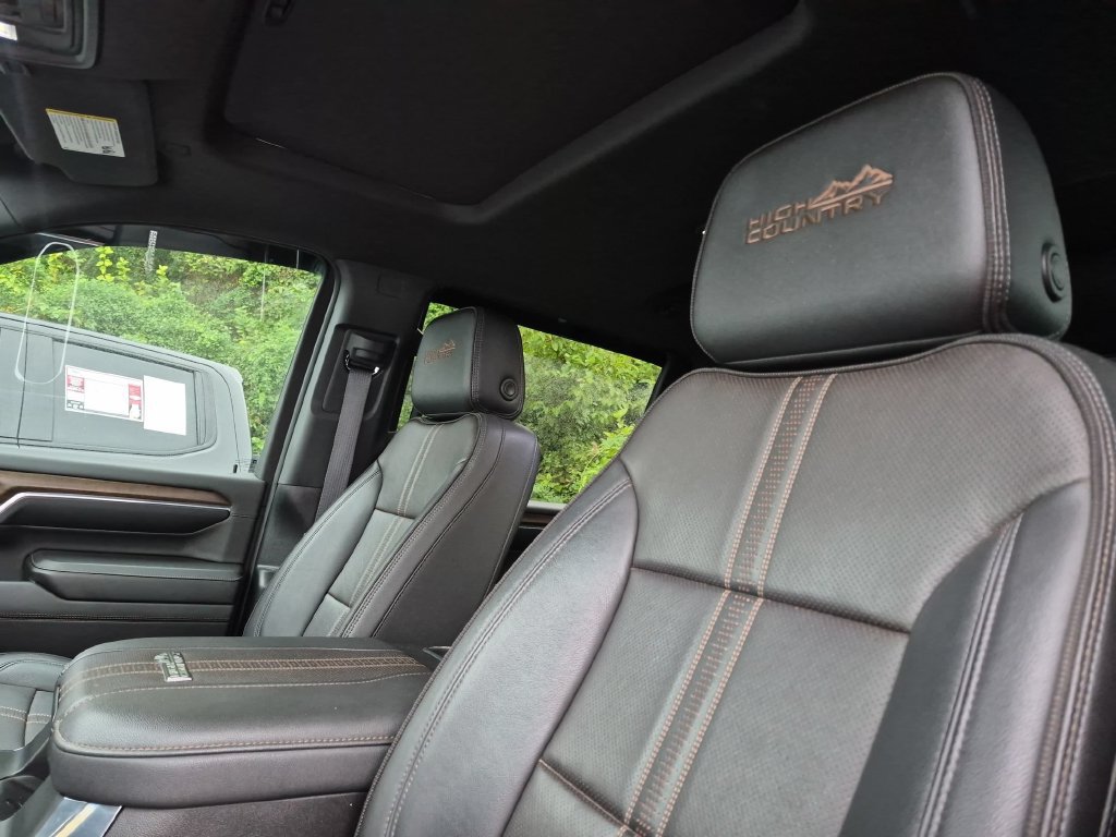 Used 2024 Chevrolet Silverado 2500 High Country w/ High Country Premium Package AWD/4WD image 13